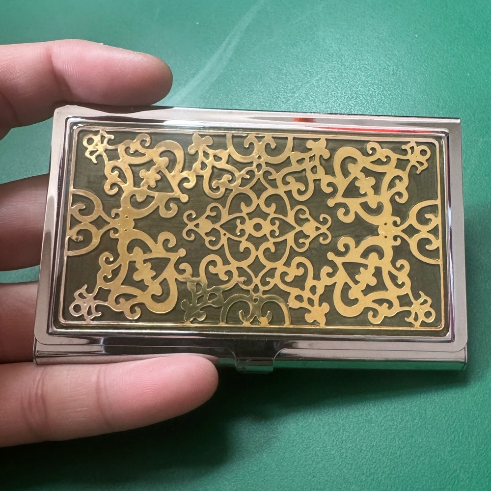 New Card Holder Case 
Silver Decorative Card Holder